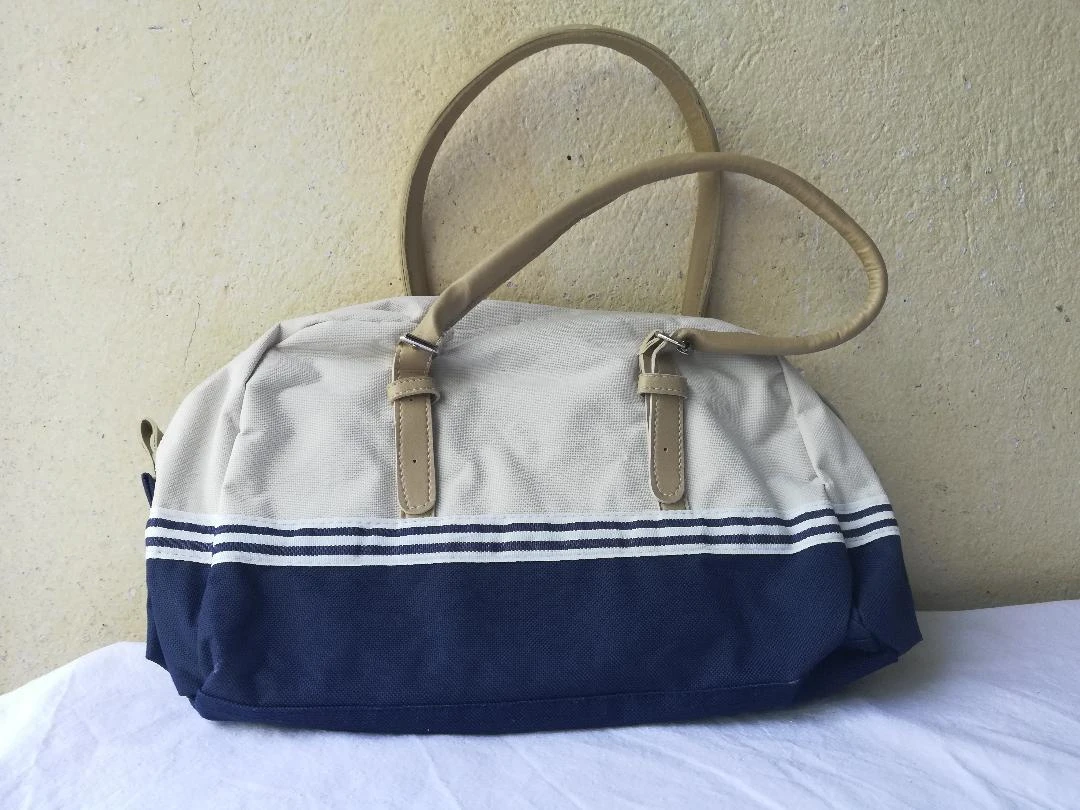 Sac à mains en tissu Beige clair bas Marine à anse-neuf (1 trait sur 1 anse)